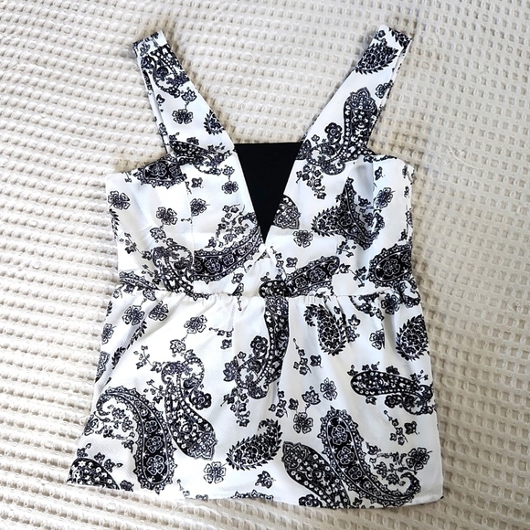 THML Tops - Paisley Black White Cutout sleeveless Blouse Party Elegant